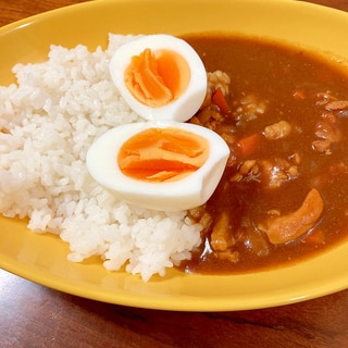 茹で卵とチキンカレー